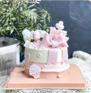 Animal Cake: Bear & Ribbon Cake